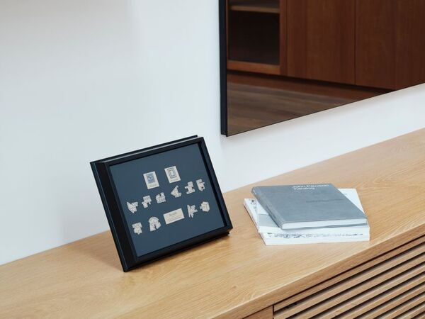 【新商品】集めたピンズを、飾る楽しさへ　ピンズ専用額縁「L’cueil(ルクイール)」を発売