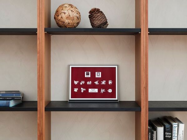 【新商品】集めたピンズを、飾る楽しさへ　ピンズ専用額縁「L’cueil(ルクイール)」を発売