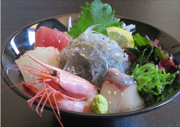 16年目の「淡路島の生しらす」を11月末まで提供！今シーズンは全島で64万食超を見込む　シルバーウィークには道の駅あわじで一時品薄に