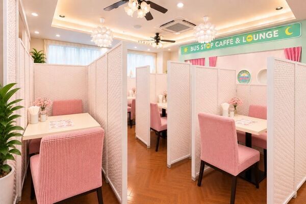 西新宿『BUS STOP CAFFE & LOUNGE』、朝6時から利用できるラウンジサービスを本格展開