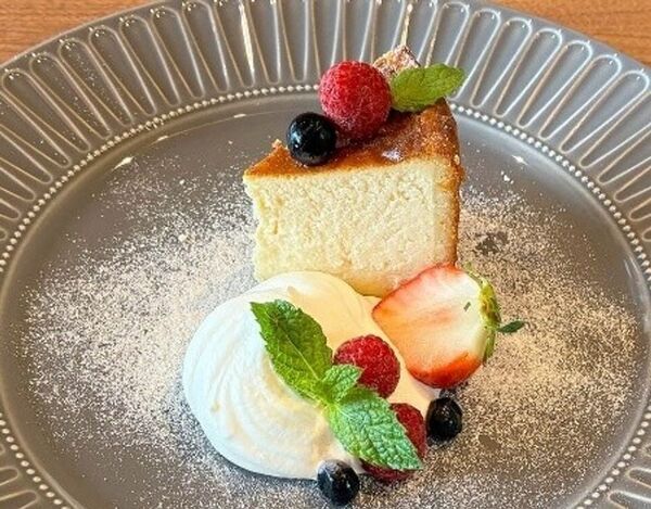 手作りフィナンシェ専門店「幸せのパンケーキ　スイーツテラス」米粉スイーツへリニューアル　人気のフィナンシェが小麦粉から米粉に。6種のジェラート×5種のドリンク×3種のフィナンシェから自由に選べる新商品「ジェラドリ」も新発売!!
