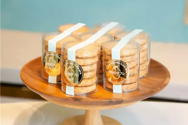 手作りフィナンシェ専門店「幸せのパンケーキ　スイーツテラス」米粉スイーツへリニューアル　人気のフィナンシェが小麦粉から米粉に。6種のジェラート×5種のドリンク×3種のフィナンシェから自由に選べる新商品「ジェラドリ」も新発売!!