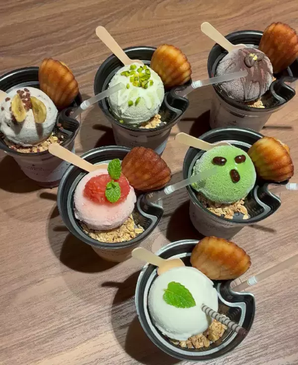 手作りフィナンシェ専門店「幸せのパンケーキ　スイーツテラス」米粉スイーツへリニューアル　人気のフィナンシェが小麦粉から米粉に。6種のジェラート×5種のドリンク×3種のフィナンシェから自由に選べる新商品「ジェラドリ」も新発売!!
