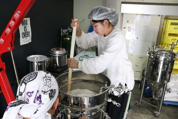 四天王寺大学×道明寺麦酒、「大阪しろな」を使ったクラフトビール「大阪しろなエール」を11月3日・14日に限定販売