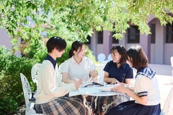 土曜日、学校は「学びのハブ」になる　生徒が自ら講座を選ぶ体験プログラム「ツナグヒ」開始