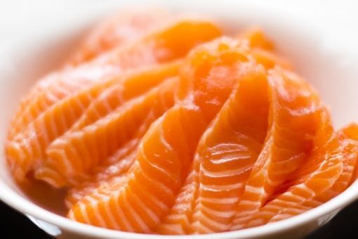 【北海道の海と大地を一皿に】鮭×エゾシカを“味くらべ”サーモンパーク千歳×北海道文教大学×ウッディークラブ竹澤　学生による新メニュー開発が10月始動　2027年2月、グリルレストラン「サーモンキング」での提供を目指す