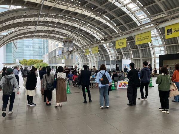 天高く澄み渡る秋空に 粋なJAZZが響き渡る 2日間　第21回 さいたま新都心JAZZDAY開催　今年の17時からの「けやきひろば」での演奏は、心が躍り出す「スイングジャズ」！