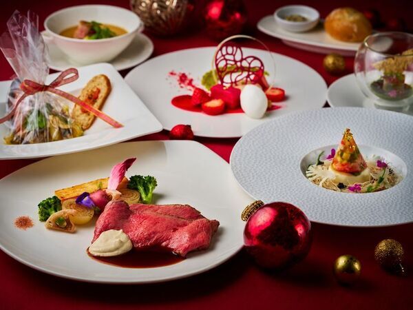 「リーベルホテル大阪」14種のスイーツで絵本の世界を表現するクリスマス限定アフタヌーンティーと、聖夜を彩る特別ディナーコースが登場！