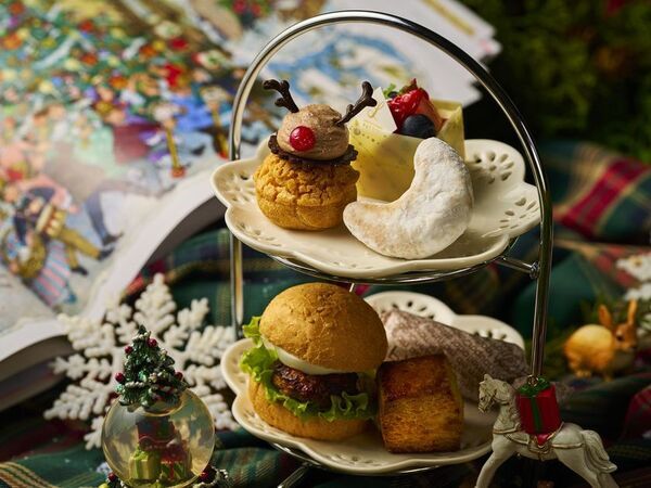 「リーベルホテル大阪」14種のスイーツで絵本の世界を表現するクリスマス限定アフタヌーンティーと、聖夜を彩る特別ディナーコースが登場！