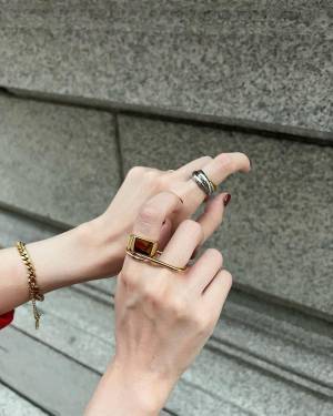 どう取り入れる？ボリューミーなアクセサリー使い