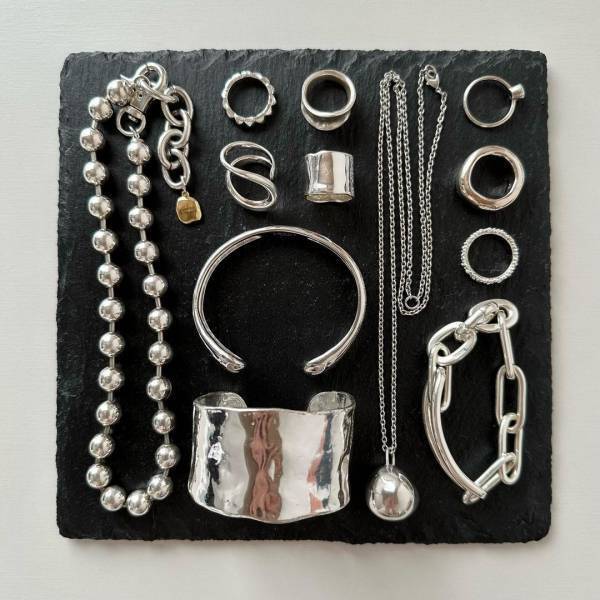 どう取り入れる？ボリューミーなアクセサリー使い