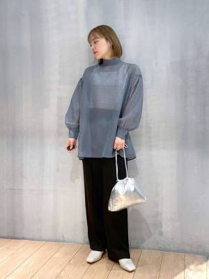 実は2WAY以上！？【ローリーズファーム】マルチに活躍！ 最旬「シアーブラウス」