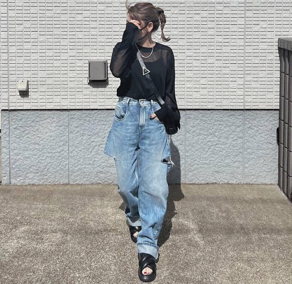 「可愛くて即ポチった」【GU】高見えがエグい（泣）噂の「黒サンダル」知ってる？