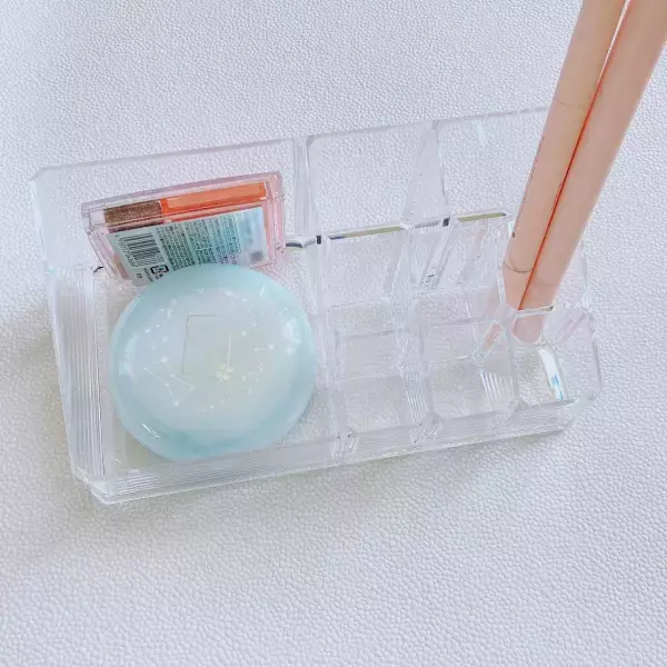 丸洗いもできる！【ダイソー】の「化粧収納ケース」がポンポン入れられてラクチン♡