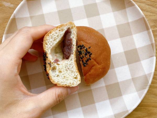 むぎゅっと食感♡小腹がすいたときにぴったり！【ローソン】優しい甘さの「つぶあんぱん」は満足度高め