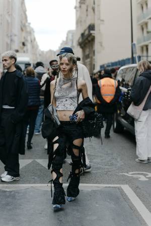 世界のストリートスナップで見る、カットアウト服の達人