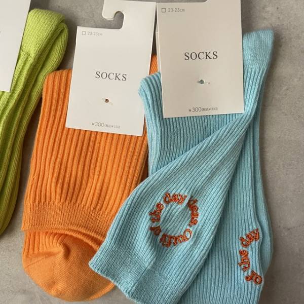 これが330円！？「きれいなカラーとデザイン」「高見え」【3COINS】春から夏にかけてピッタリ♡な”カラーソックス”