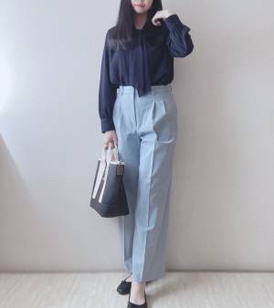 春の通勤にも「大活躍」！！【ユニクロ】すっきりシルエットに「ビックリ」！定番”きれいめボトムス”