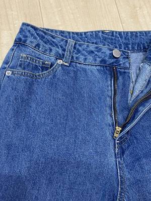 「切りっぱなし」が「魅力的」！【Avail】のワイドデニムが「大活躍の予感」？！