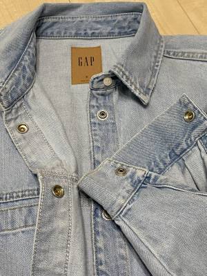夏冬問わず着回し可能！【GAP】コーディネートの幅も広がる「デニムジャケット」が大活躍！！