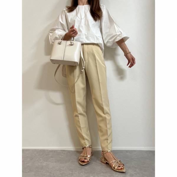 ボリューム袖でオシャレ度UP！新ブランド【evernavy】のブラウスで叶える、今すぐ真似したいコーデ術