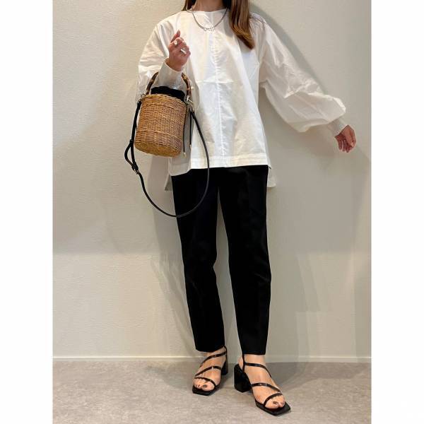 ボリューム袖でオシャレ度UP！新ブランド【evernavy】のブラウスで叶える、今すぐ真似したいコーデ術