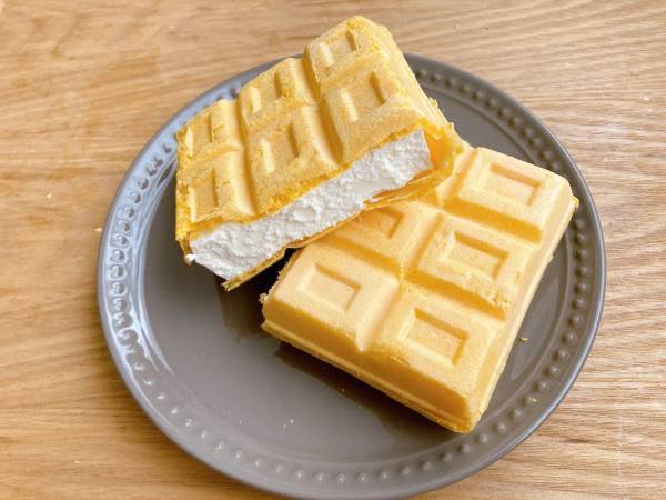 「コスパ抜群」で「懐かしさも感じられる」！！【ファミリーマート】でっかいバニラモナカは「要チェック」？！