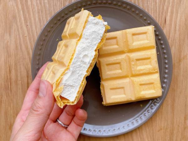 「コスパ抜群」で「懐かしさも感じられる」！！【ファミリーマート】でっかいバニラモナカは「要チェック」？！