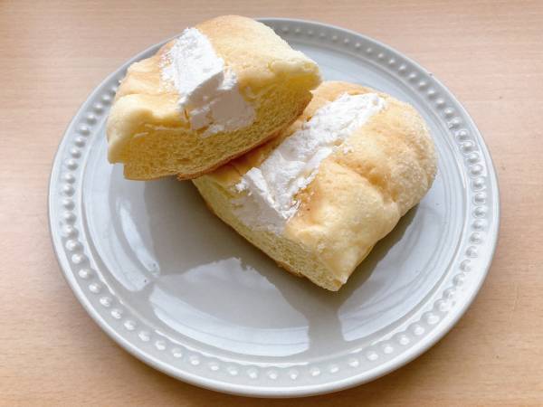 たっっぷりホイップ！「甘党さんも大満足」【ファミリーマート】さっくり生地と濃厚クリーム♡”ホイップメロンパン”