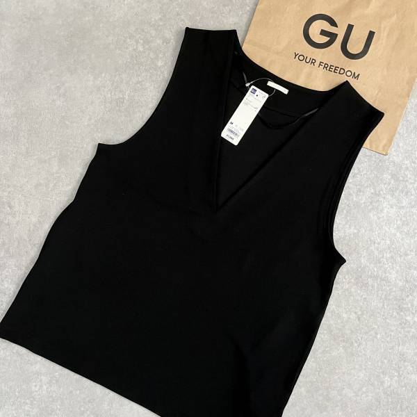 もう完売！？「高見え！」「SNSでも人気なんです！」【GU】シルエットがとってもキレイ♡”カットソーVネックベスト”