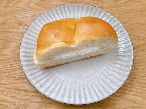 「ボリューム満点」のサイズ感♡♡【セブンイレブン】”ご当地牛乳”使用の「牛乳パン」はチェック必須