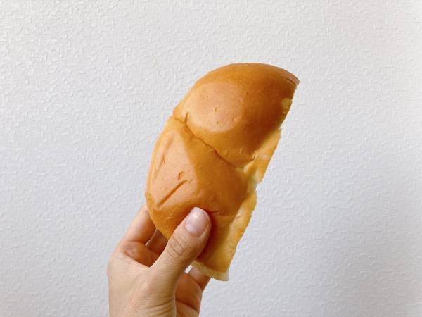 「ボリューム満点」のサイズ感♡♡【セブンイレブン】”ご当地牛乳”使用の「牛乳パン」はチェック必須