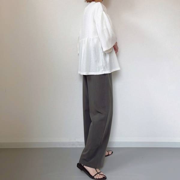 「後ろ姿まで抜かりなくかわいい」「360度かわいい♡」「細見え効果も◎」【しまむら】こだわりたっぷり♡”レースブラウス”