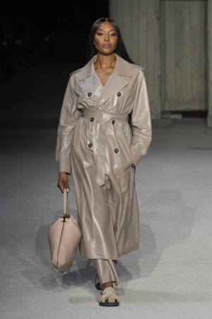 ケイト・モス、カーラ・ブルーニなど、見事ランウェイにカムバックした90年代元祖スーパーモデルたちをチェック！ 