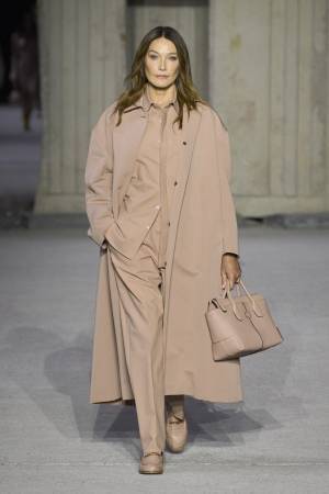 ケイト・モス、カーラ・ブルーニなど、見事ランウェイにカムバックした90年代元祖スーパーモデルたちをチェック！ 