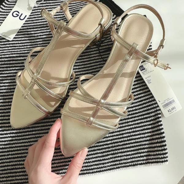 「このサンダル天才！！」 【GU】完売続出！？ ハシゴしてでも欲しい「華奢見えサンダル」