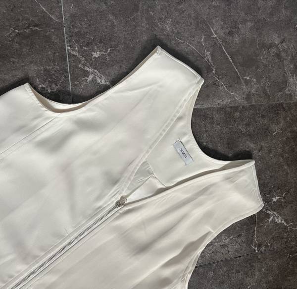 季節の変わり目に「羽織るだけで高見え」！！【ECRIRE】”2wayVネックジャンスカ”は1枚あったら超便利！