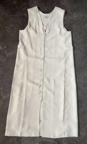 季節の変わり目に「羽織るだけで高見え」！！【ECRIRE】”2wayVネックジャンスカ”は1枚あったら超便利！