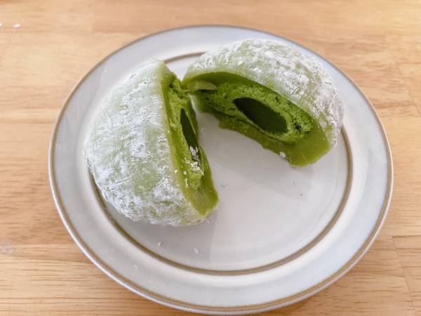 もちもちとろっ♡「抹茶好きさんも満足間違いなし」【セブンイレブン】本格的な味わい！”葛とムースのもちふわ抹茶大福”