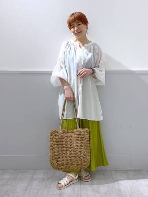 買うなら「映える白」♡【グローバルワーク】1枚でも可愛い！ デザイン◎な「白ブラウス」