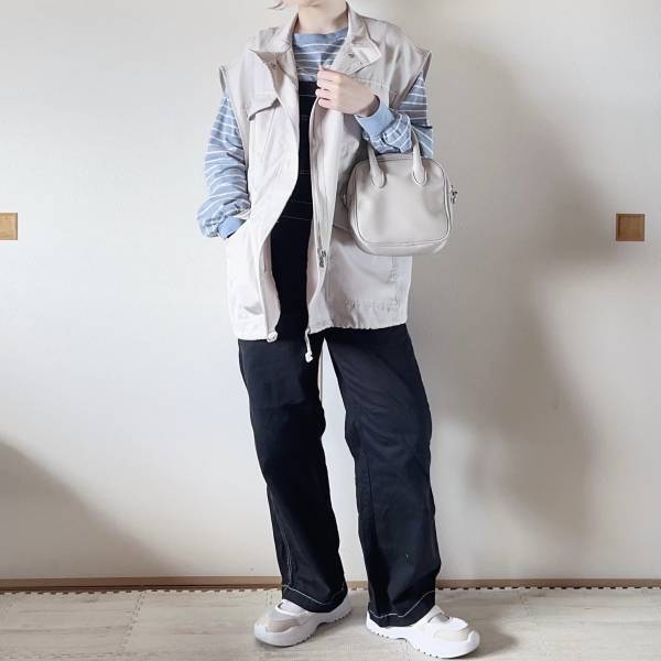 子どもっぽくならない！「着方いろいろ」カジュアルコーデと相性◎【GRL】”ミリタリーベスト”着回し5選