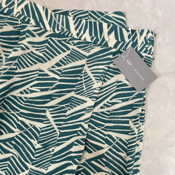 一味違うおしゃれな柄がパッと目を惹く♡「履き心地も快適」【KBF×Green Parks】サマースタイルにぴったり！”アフリカ柄スカート”