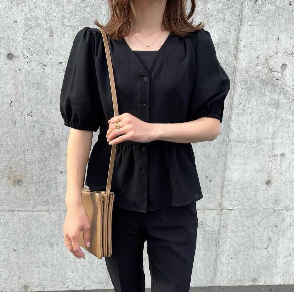 黒も白もどっちも「欲しくなってる」！【ユニクロ】きれいめ好きさん必見！大人かわいい”ブラウス”