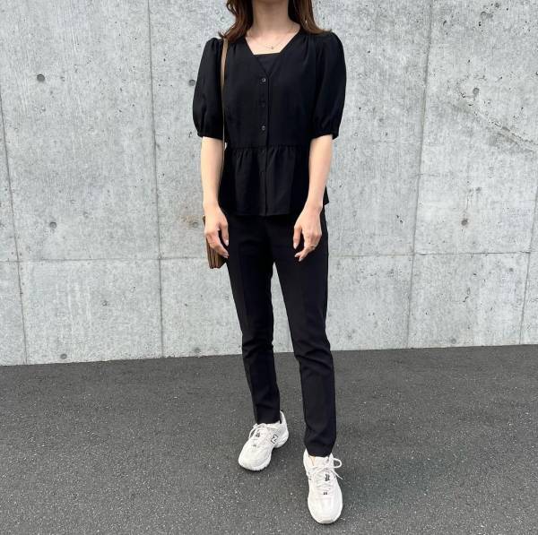 黒も白もどっちも「欲しくなってる」！【ユニクロ】きれいめ好きさん必見！大人かわいい”ブラウス”