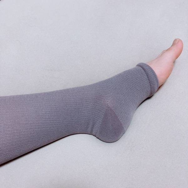 「コスパ最強」の着圧ソックスが【セリア】で手に入るっ？！「優秀なアイテム」を手に入れてみては？？