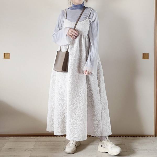 ぽこぽこ素材が可愛すぎーっ♡♡【GRL】大人も着やすい”エンボス花柄フレアキャミワンピース”