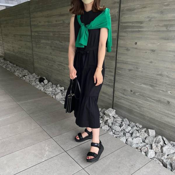 「絶対買った方がいい」って♡【ユニクロ】着回し力も機能性も満点！ 優秀「グリーンカーデ」