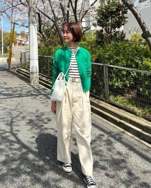 「絶対買った方がいい」って♡【ユニクロ】着回し力も機能性も満点！ 優秀「グリーンカーデ」