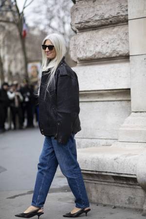 「白髪は隠す」そんな時代はもう終わり!? 憧れはグレイヘアでおしゃれを楽しむ海外ファッショニスタたち