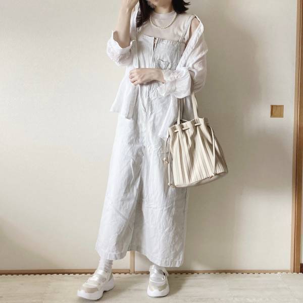 あなたは持ってる？1足あればこれからの時期使える！メインにもアクセントにも♡”ベルト付きスニーカーコーデ”